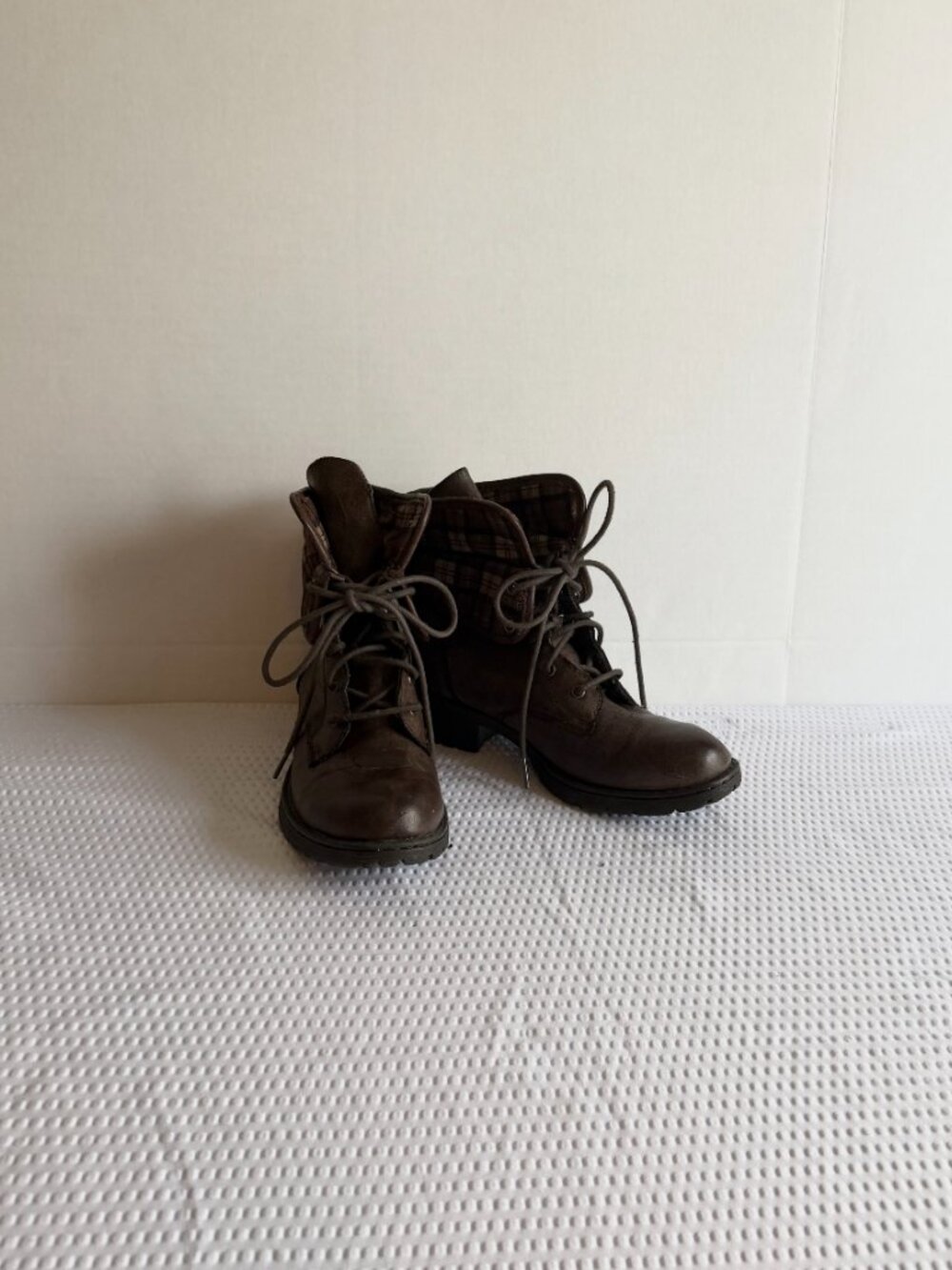 b.o.c ‘Bristol’ Faux Leather Fold-Over Ankle Boots Size 7 ½ - Picture 9 of 12